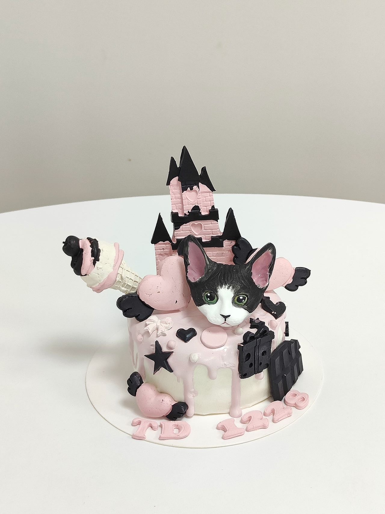 Furship Fondant Theme Dog Cakes